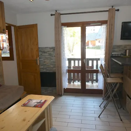 Apartment Centre - 3 Pieces